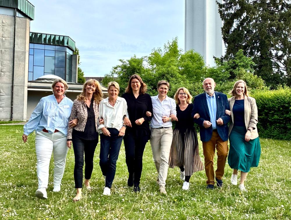Mitgliederversammlung Hospizdienst L-N-S e.V.: Das wiedergewählte Vorstandsteam und Koordinatorin des Vereins.  Foto: Raphaela Haring.